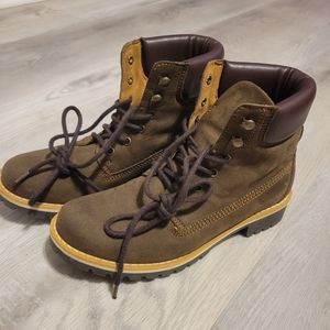 Women's dock boots